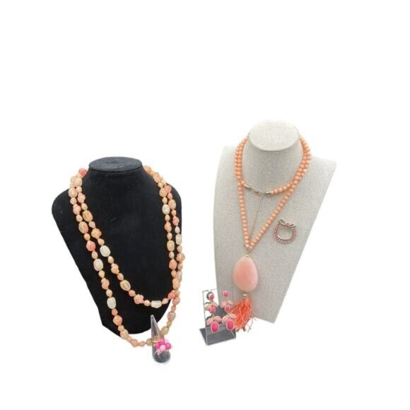 Vintage Peach & Coral Beaded Necklace Set W/ Earrings & Rings Jewelry Display - Picture 1 of 2